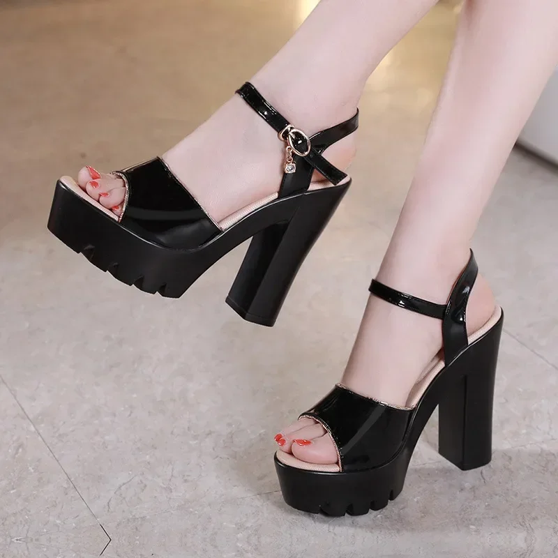 Sandalias de charol con parte  - Building Blocks reseña y precio